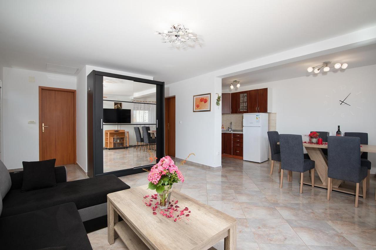 Apartmani Dujmovic Медулин Экстерьер фото