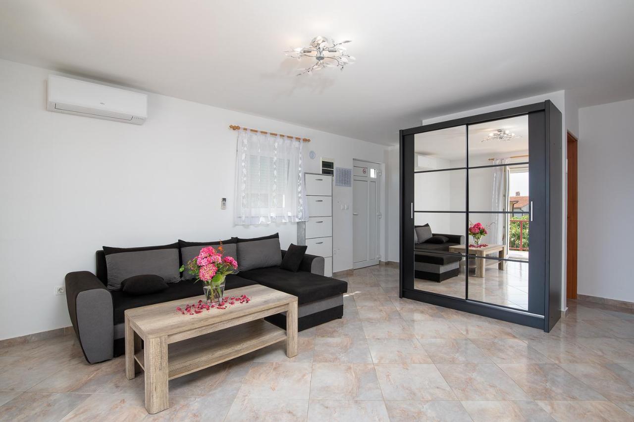 Apartmani Dujmovic Медулин Экстерьер фото